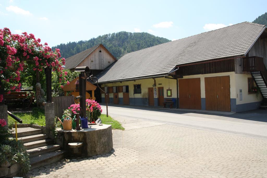 Apartments Pri Bostjanovcu Gorenja Vas エクステリア 写真