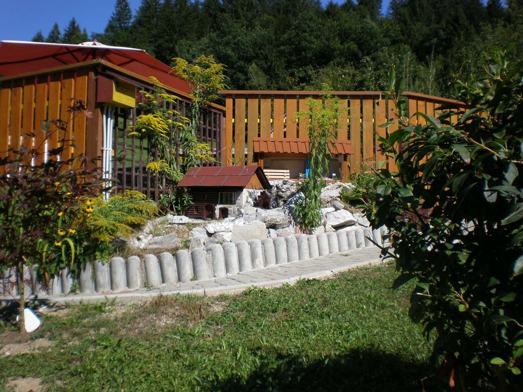 Apartments Pri Bostjanovcu Gorenja Vas エクステリア 写真