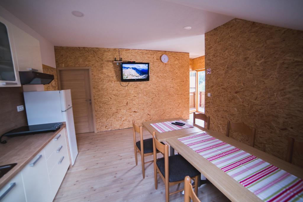Apartments Pri Bostjanovcu Gorenja Vas エクステリア 写真