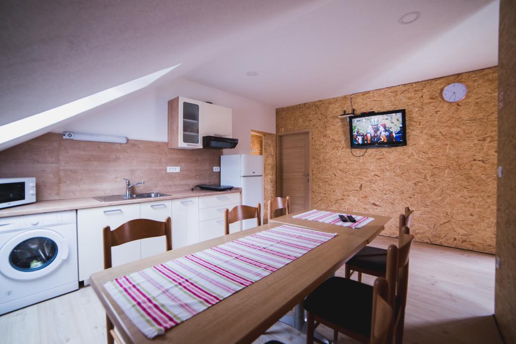 Apartments Pri Bostjanovcu Gorenja Vas エクステリア 写真